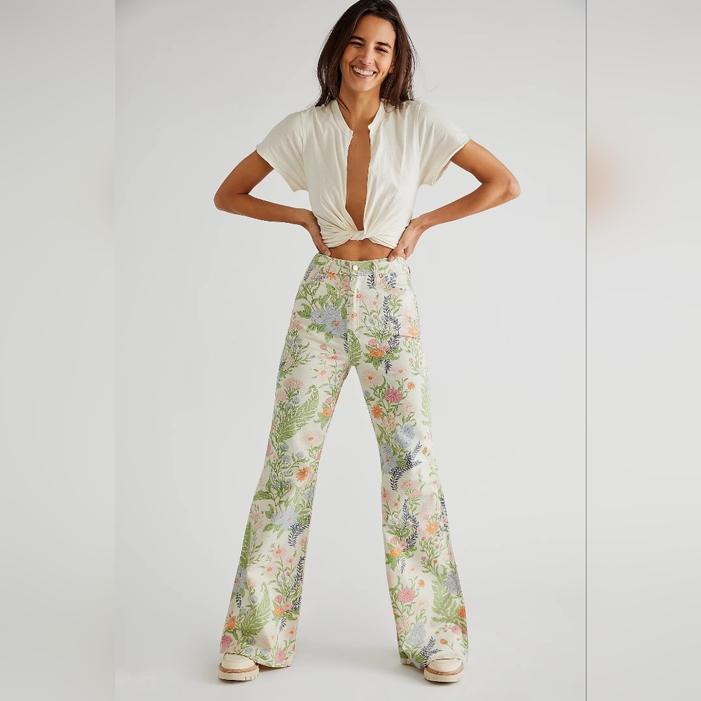 Wrangler. High-Waist Floral Wide-Leg Pants — Cream Base with Pastel Floral Print